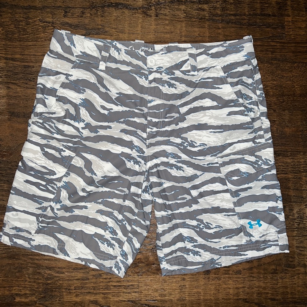 Under Armour Heatgear fishing shorts size 38